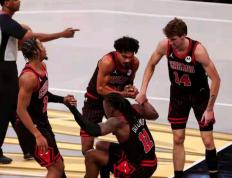 雷电竞-关于赛后芝加哥公牛调整名单以备欧超杯，官宣签约环节打磨，信心回归，更衣室氛围转暖的信息