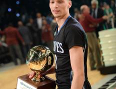 雷电竞-关于Ming在老鹰比赛中关键助攻，败北引发热议！的信息