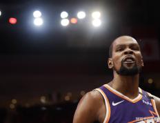 雷竞技-包含杜兰特连续十五场比赛得分超过表现优异，C9不断突破！引发球迷热议的词条